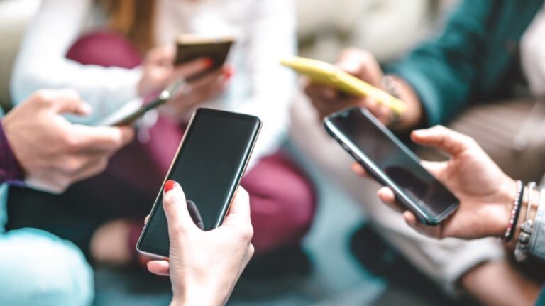 Portabilidad móvil: más de 547 mil líneas cambiaron de operador en setiembre La portabilidad numérica permite a los usuarios cambiar de empresa operadora de telefonía móvil o fija sin modificar su número telefónico.