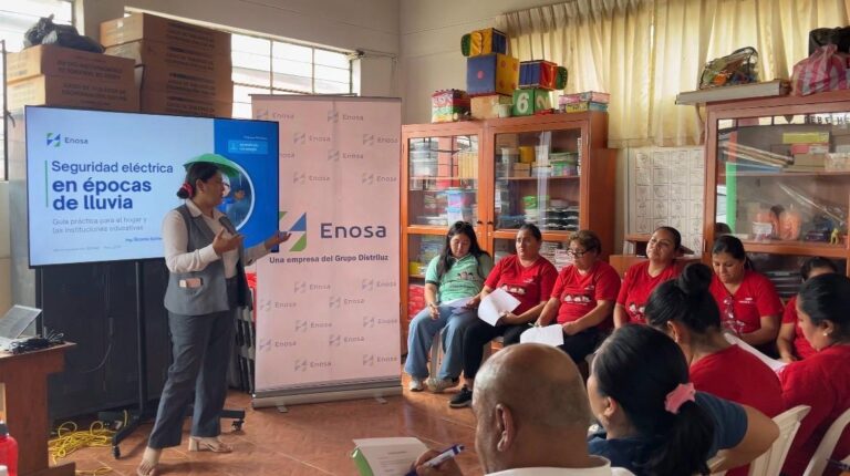 ENOSA brinda capacitación a docentes de Catacaos sobre riesgos eléctricos